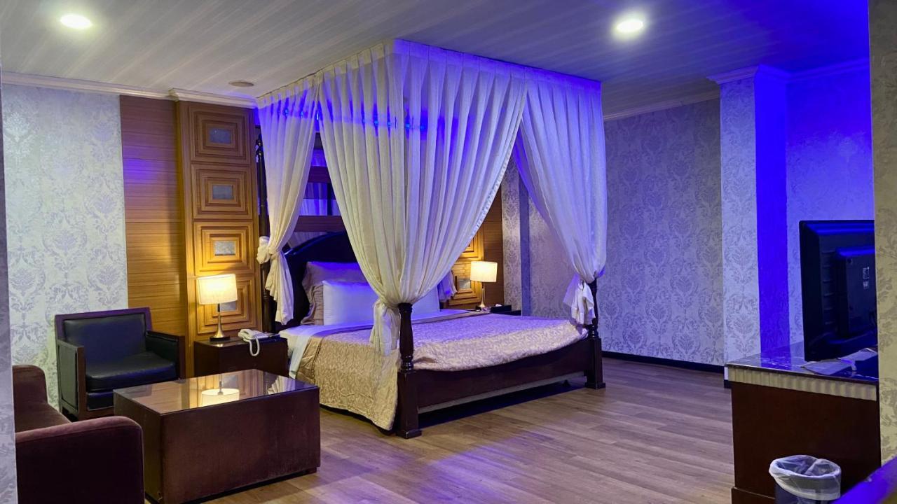 Huang Xing Motel Pingtung Exterior foto